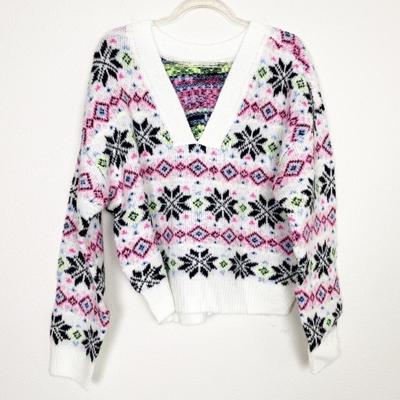 VS PINK Reversible Snowflake Fair Isle V-Neck Sweater Sz Large - Picture 2 of 8